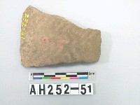 藏品(紅色夾砂印紋陶片)的圖片